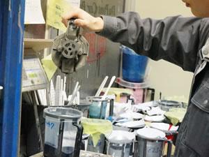 難しい色もプロが調色で再現します